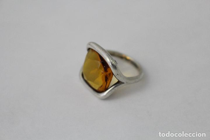 Joaillerie: anillo de agatha paris en plata de ley con piedra anaranjada