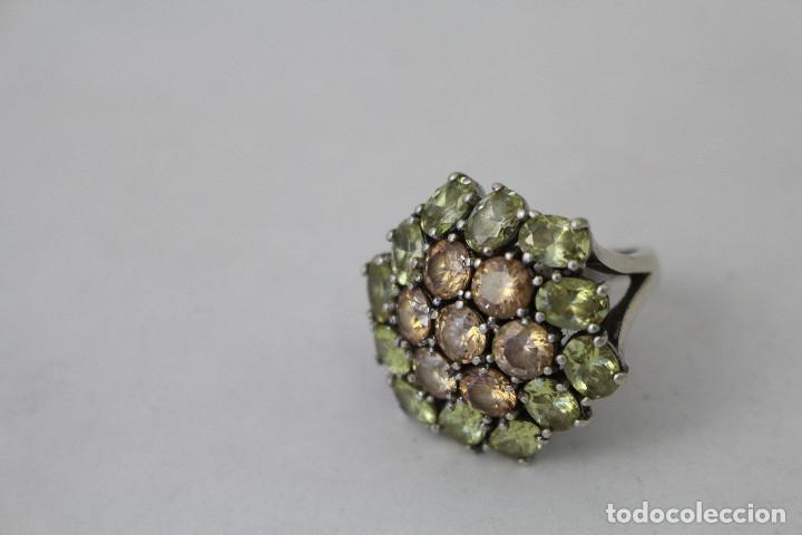 Joaillerie: anillo en plata de ley con piedras amarillas
