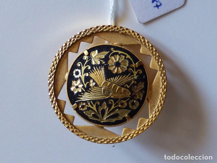 Joyeria: BROCHE DAMASQUINADO EN ORO DE 24K INCRUSTADO. TOLEDO A&ntilde;os 70