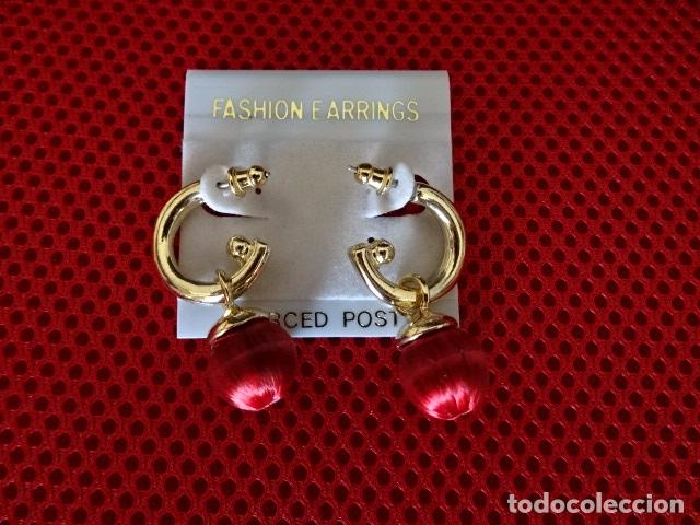 Gioielleria: BISUTERIA - PENDIENTES EN ROJO DE METAL Y ACRILICO CIERRE PRESION - VINTAGE DE LOS 80/90 - NUEVOS