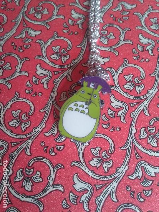 Joalharia: TOTORO. COLGANTE. UNA CARA, POR DETR&Aacute;S PLANO. CADENA COLOR PLATA. 3 CM. SIN USO. RARO