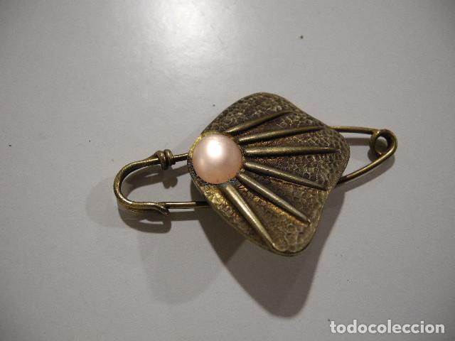 Schmuck: Broche antiguo con piedra