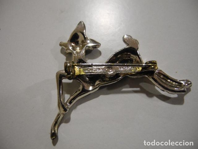 Joyeria: Broche en cromado y negro con detalle verde - Foto 2