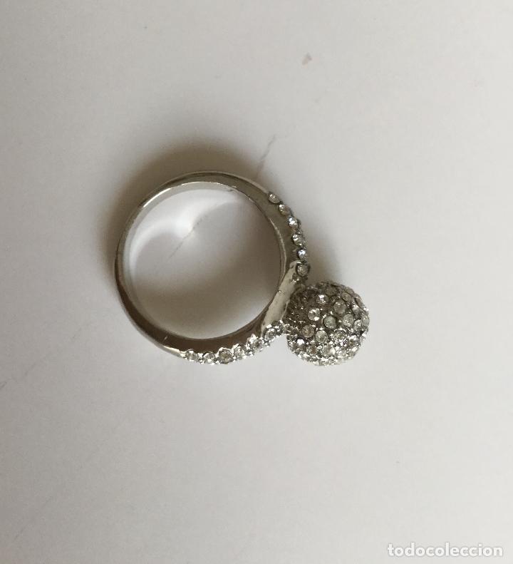 Joaillerie: PRECIOSO ANILLO METAL PLATEADO Y SIMIL BRILLANTES