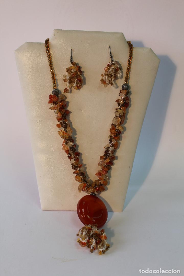 Joaillerie: collar y pendientes con piedras semipreciosas