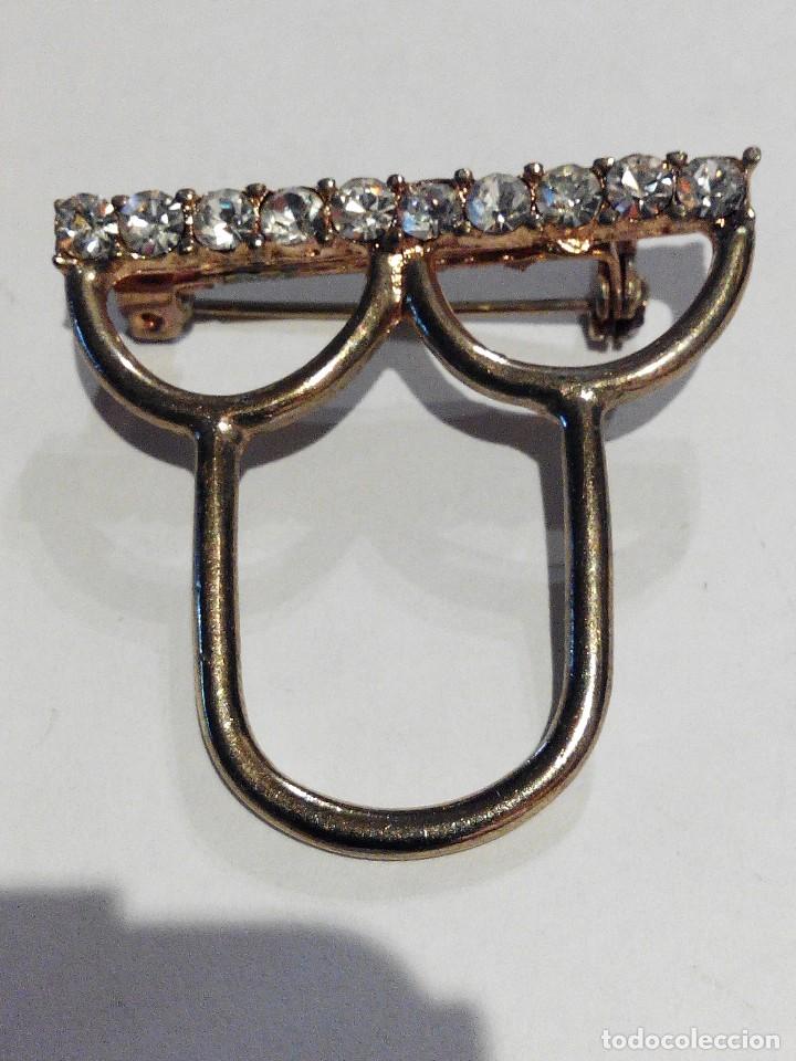 Joaillerie: BROCHE GAFAS EN PEDRERIA Y DORADO