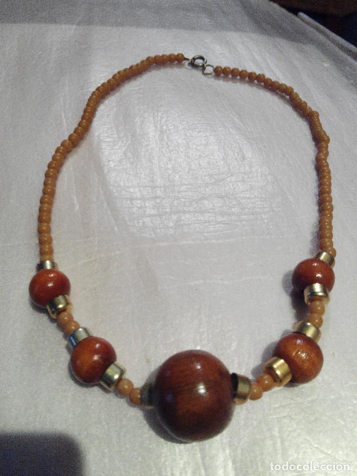 Joaillerie: COLLAR TIPO GARGANTILLA EN MADERA Y CUENTAS