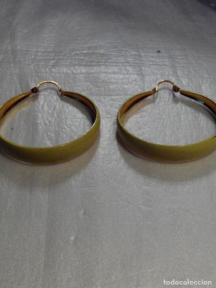 Joaillerie: PENDIENTES REDONDOS DORADO Y ESMALTE