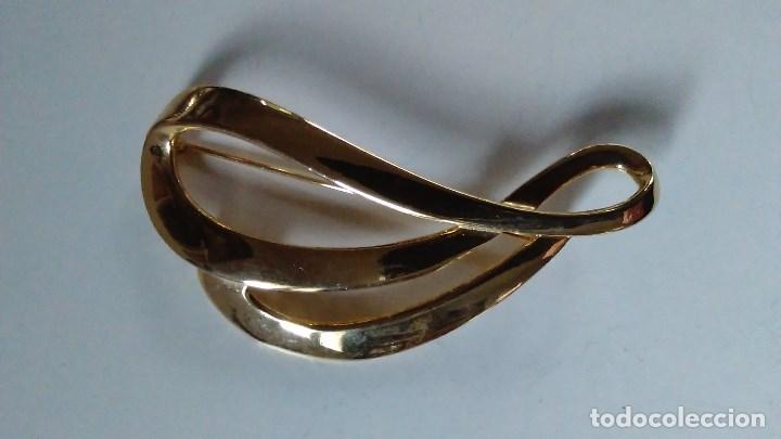 Schmuck: Antiguo broche de metal dorado. A&ntilde;os 40