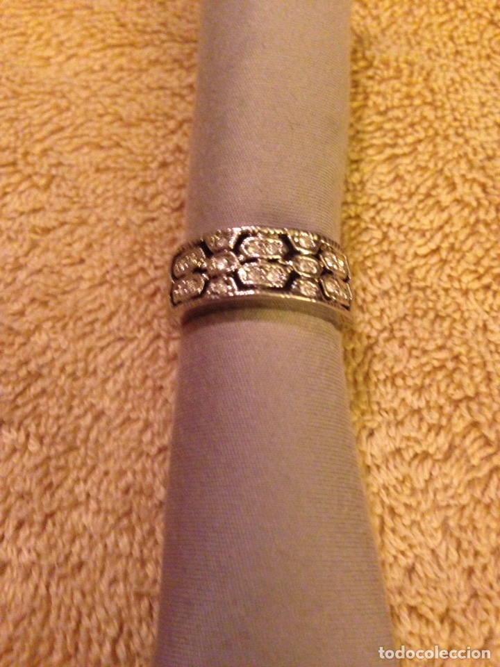 Joaillerie: Anillo de Acero con Zirconitas