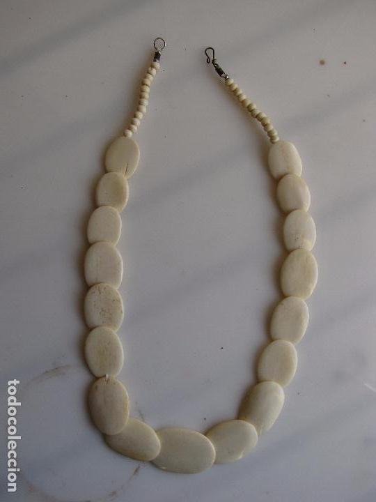 Gioielleria: Collar de hueso. Montado con &oacute;valos en escama. A&ntilde;os 60-70