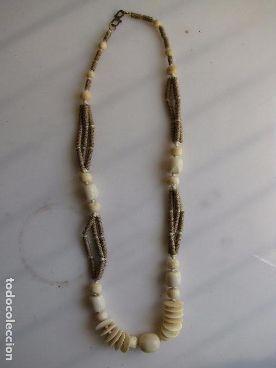 Gioielleria: Collar de c&aacute;&ntilde;amo y hueso. A&ntilde;os 60-70