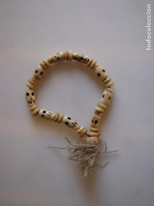 Schmuck: Kombol&oacute;i de calaveras hueso. A mano