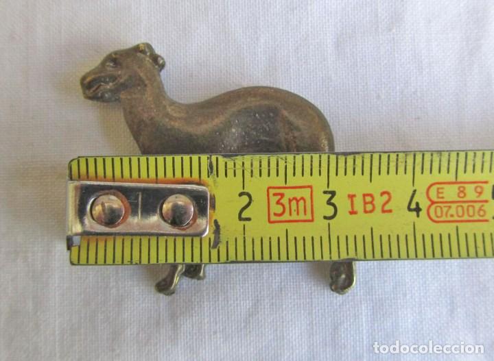 Joyeria: Antiguo broche de alfiler de bronce perro galgo - Foto 3