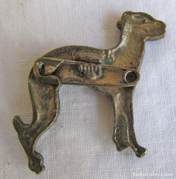 Joyeria: Antiguo broche de alfiler de bronce perro galgo - Foto 4