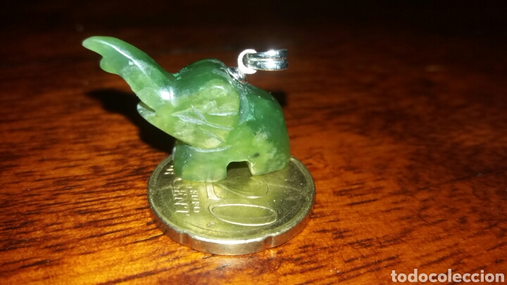 Schmuck: Colgate peque&ntilde;o elefante de la suerte tallado en de jade