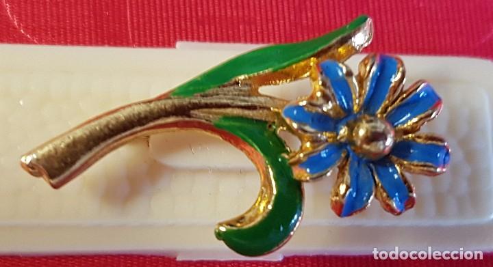 Joaillerie: BROCHE CON IMPERDIBLE PARA COLGAR CON FLOR