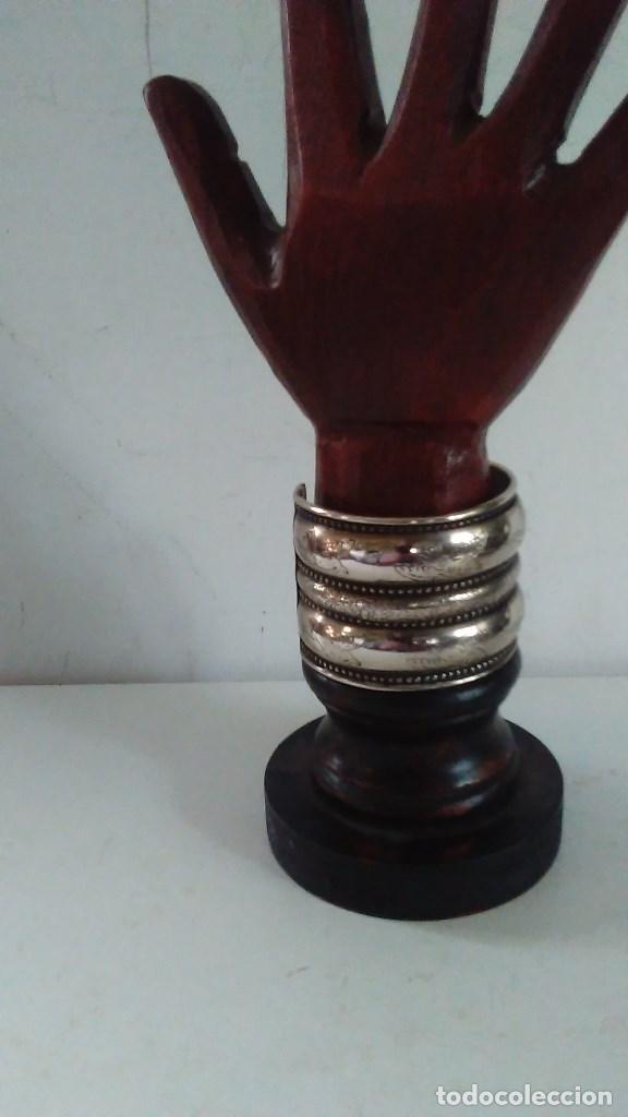 Joyeria: Pulsera brazalete de metal plateado - Foto 5