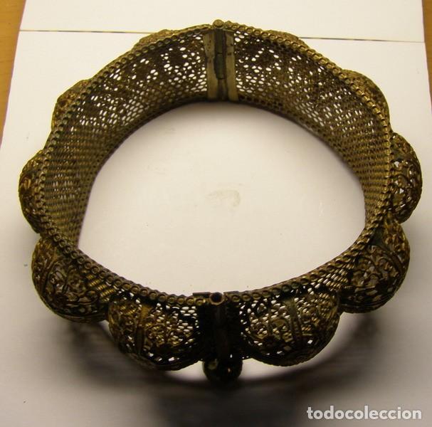 Joaillerie: Antigua pulsera de bisuter&iacute;a, elaborada con la t&eacute;cnica de rejilla.