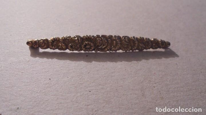 Schmuck: ANTIGUA AGUJA CHAPADA , A&Ntilde;OS 20/30 - 7X0,7 CM. NO REPRODUCCION