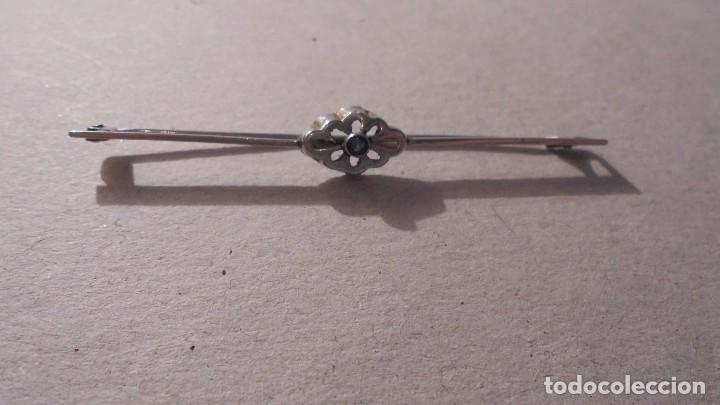 Schmuck: ANTIGUA AGUJA - CON PIEDRA AZUL . A&Ntilde;OS 20/30 - 7X0,7 CM. ORIGINAL NO REPRODUCCION .