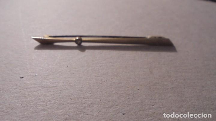 Schmuck: ANTIGUA AGUJA , A&Ntilde;OS 20/30 CHAPADA CON PIEDRA - NO REPRODUCCION 6,8X0,4 CM.