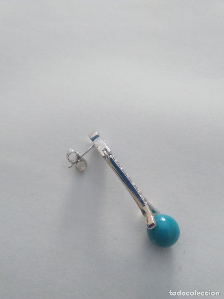 Joyeria: par de pendientes largos con bola azul - Foto 2