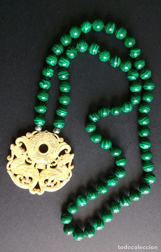 Joaillerie: Collar malaquita sint&eacute;tica.