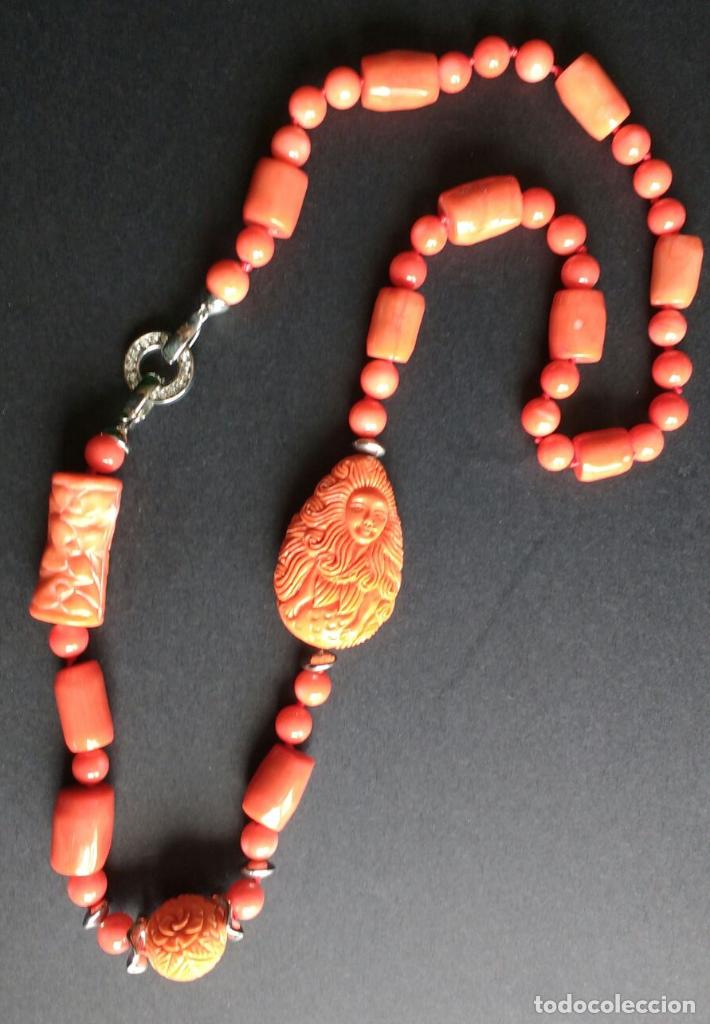 Schmuck: Collar coral.