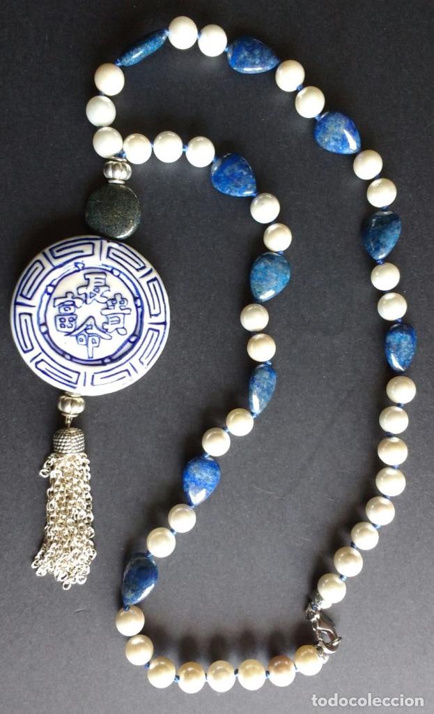 Joyeria: Collar n&aacute;car y colgante de porcelana china.