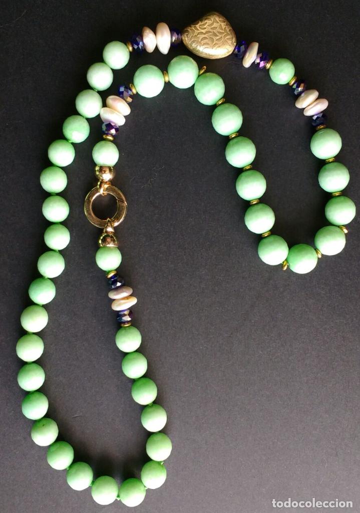 Schmuck: Collar jade.