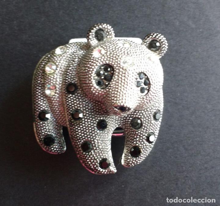 Schmuck: Hebilla con forma de oso.