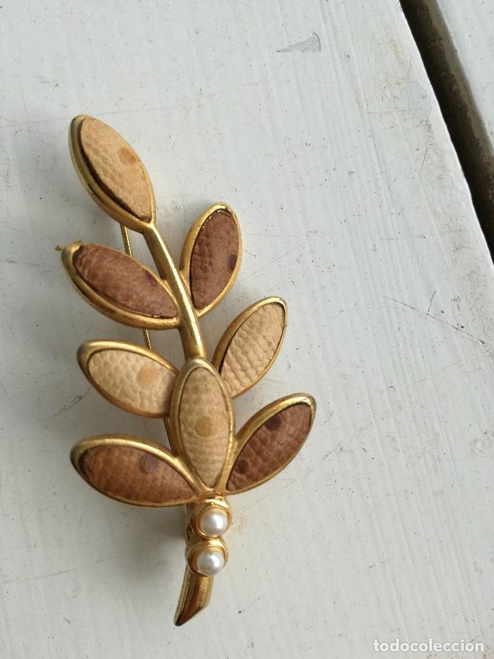Joyeria: Broche a&ntilde;os 60, en forma de hojas. - Foto 1