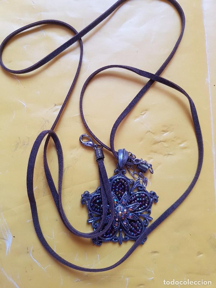 Schmuck: COLGANTE CON BONITO MEDALLON EN METAL Y CRISTAL