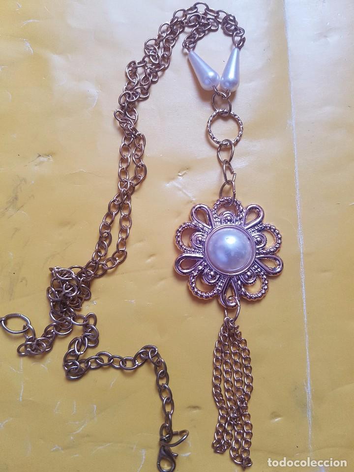 Schmuck: COLGANTE CON MEDALLON EN DORADO Y PERLA BISUTERIA