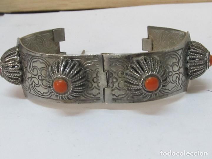 Joyeria: PULSERA DE ALPACA PLATEADA CON CORAL - Foto 1