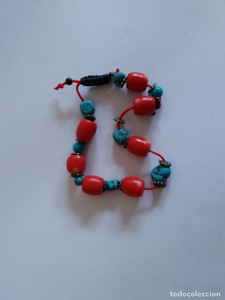 Joaillerie: PULSERA ANTIGUA CON LAS PIEZAS DE COLOR AZUL Y ROJO COMBINADAS (PARECE DEL BAR&Ccedil;A)
