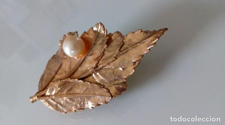 Joyeria: Broche dorado en forma de hoja - Foto 1