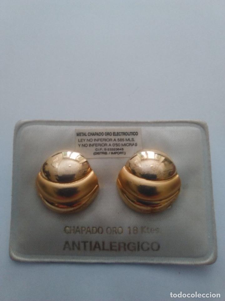 Joyeria: par de pendientes chapados en oro