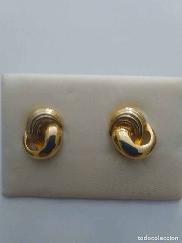Joyeria: par de pendientes chapados en oro