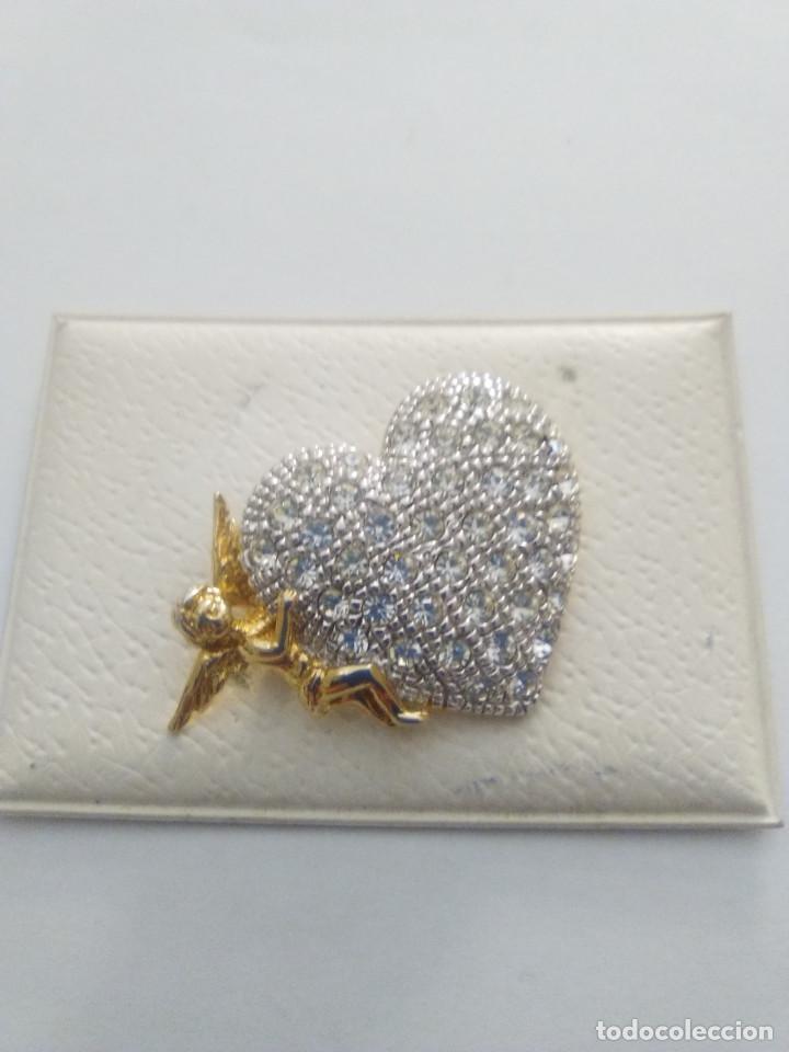 Schmuck: Broche en forma de corazon