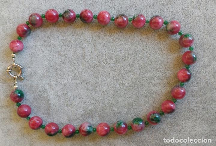 Joyeria: COLLAR DE &Aacute;GATA TE&Ntilde;IDA EN COLORES VERDE Y ROJO. - Foto 2
