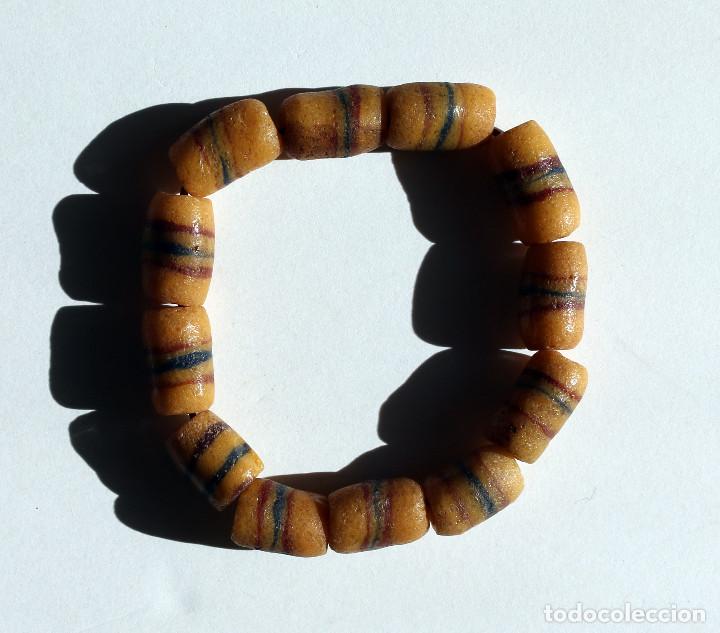 Gioielleria: PULSERA ELASTICA REALIZADA CON ANTIGUAS CUENTAS TRIBALES DE VIDRIO FUNDIDO