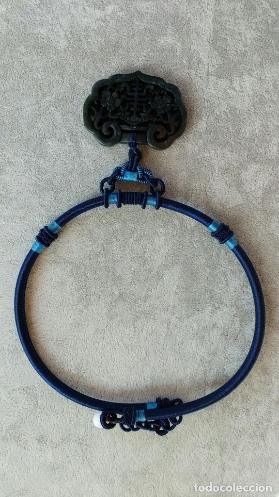 Joyeria: collar medall&oacute;n de jade negro/seda az&uacute;l - Foto 1
