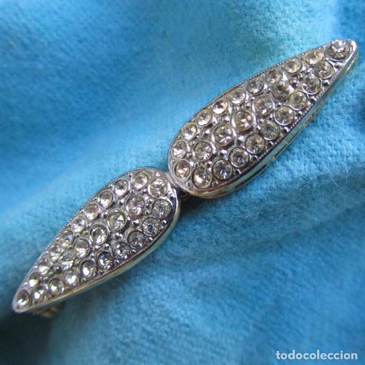 Gioielleria: Bonito broche Metal dorado con pedrer&iacute;a