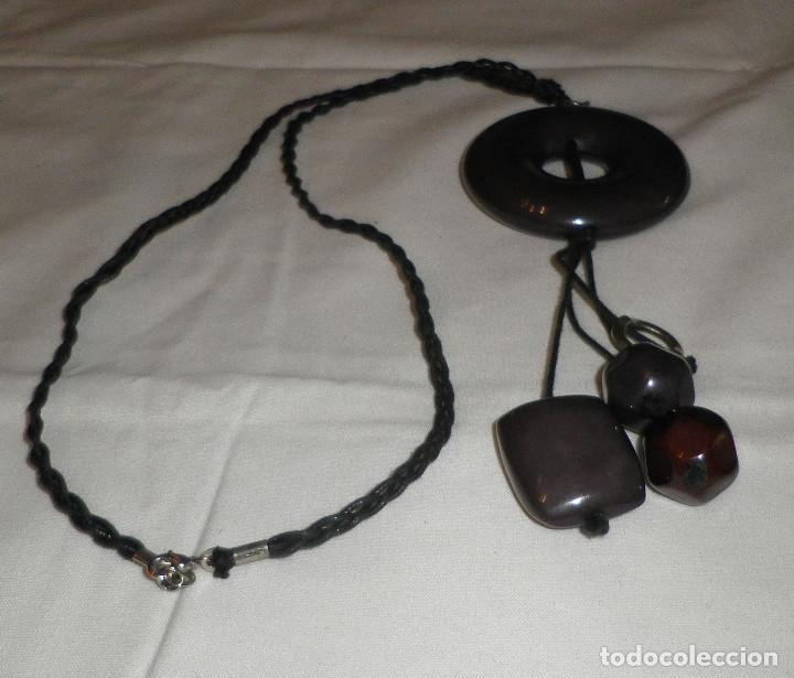 Joalharia: collar piedras marrones con cuero trenzado
