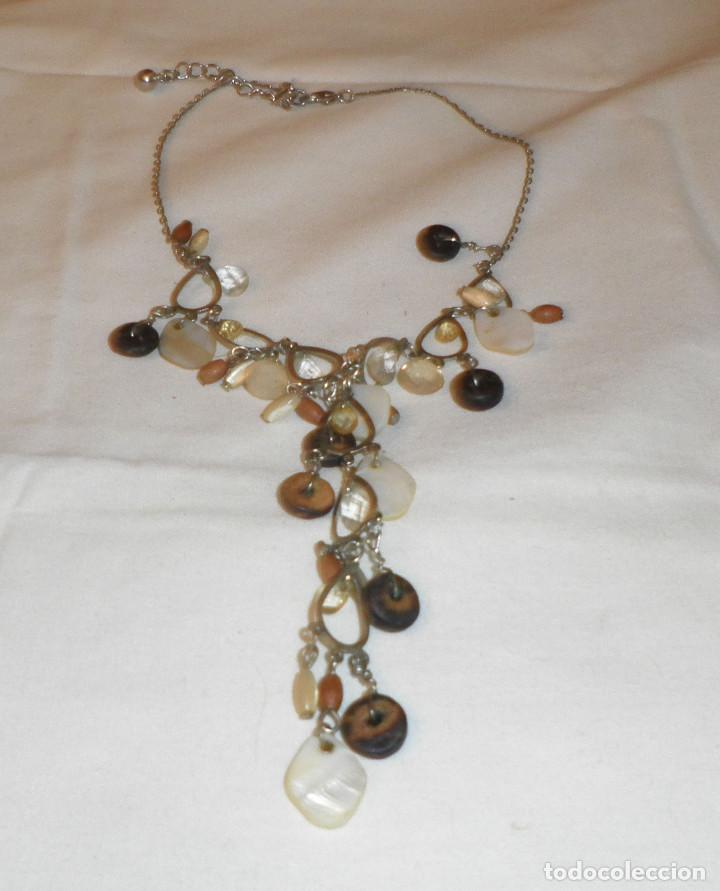 Joalharia: collar gargantilla con piezas nacaradas y madera