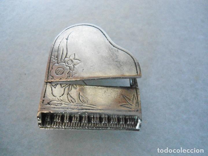 Joalharia: BROCHE PIANO