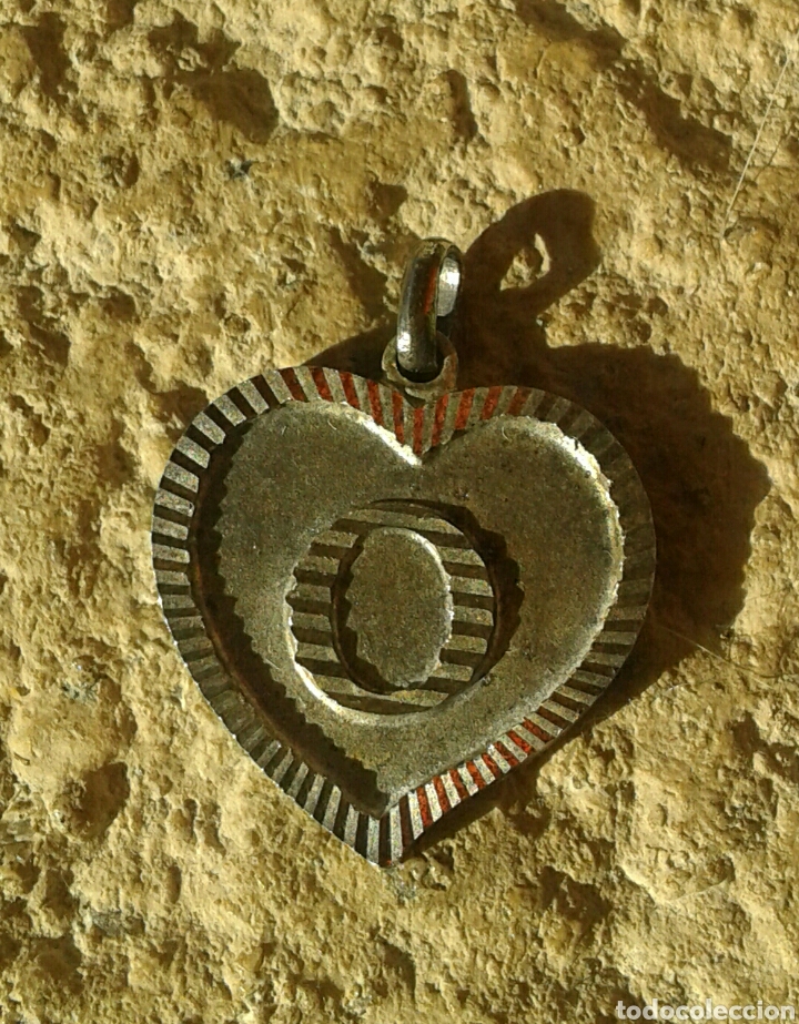 Joaillerie: Peque&ntilde;o colgante vintage plateado inicial O coraz&oacute;n