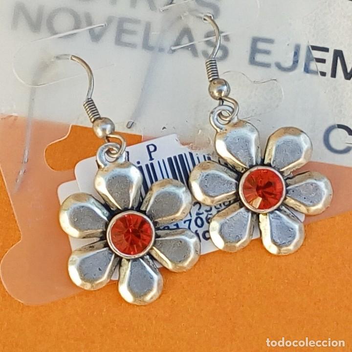 Joaillerie: PRECIOSOS PENDIENTES PLATEADOS EN FORMA DE FLOR - COLOR ROJO SIAM - ANTIAL&Eacute;RGICOS - MARCA TANDTREND